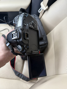 Canon EOS 60D kit + Canon 50mm (3 foto / 3)