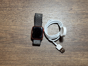 Apple Watch Series 6, 40mm, Red GPS (2 foto / 3)