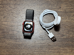 Apple Watch Series 6, 40mm, Red GPS (3 foto / 3)