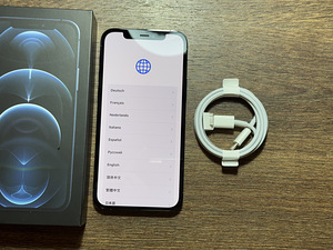 Apple iPhone 12 Pro 256gb, Pacific Blue (1 foto / 3)