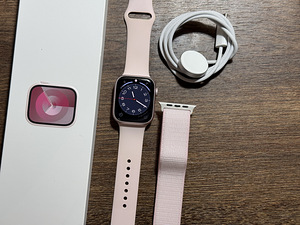 Apple Watch Series 9, 45mm, Pink GPS (1 foto / 3)