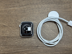Apple Watch Series 9, 41mm Silver, Cellular + GPS (3 foto / 3)