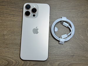 Apple iPhone 16 Pro Max 1TB, Desert Titanium (3 foto / 3)