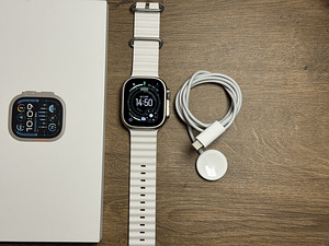 Apple Watch Ultra 2nd Gen, 49mm, Titanium (1 foto / 3)