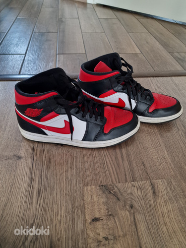 Кроссовки Nike Air Jordan 1 Mid (фото #1)