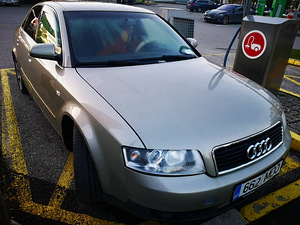 Audi a4 (2 фото из 4)