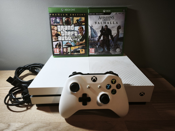Xbox one S 1TB + pult + 2 mängu