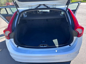 Volvo V60 2.0 TDI 120kW, 2013a (7 foto / 15)