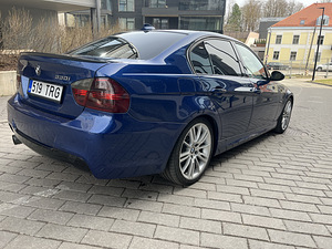 BMW 330i M-pakett (7 foto / 10)