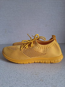Новые кроссовки р.37 (2 фото из 2)