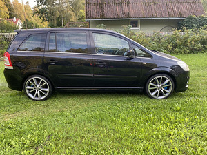 Opel Zafira OPC (8 foto / 8)