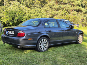 Jaguar S-Type (2 фото из 13)