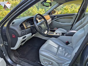 Jaguar S-Type (8 фото из 13)