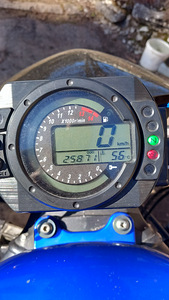 Kawasaki zx-10R 1000cc 2004 A2 (3 foto / 4)