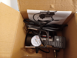 ONROAD AIR COMPRESSOR 12V 150 PSI : Õhukompressor / pump (3 foto / 9)
