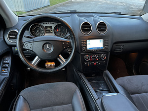Mercedes Benz ML320 2006 228k km (8 foto / 11)