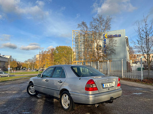 Mercedes-benz c180 (4 foto / 4)