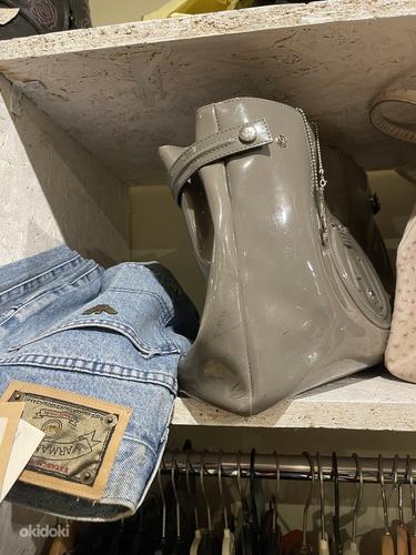 Жилет versace, джинсы Armani, брюки Moschino (фото #7)