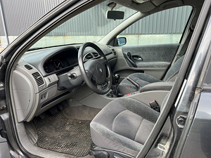 Renault Laguna Elegance (7 фото из 12)