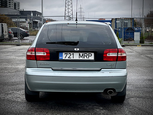 Volvo V40 рестайлинг (4 фото из 14)