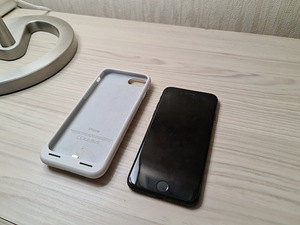 iPhone 7 32GB + Apple Smart Battery Case