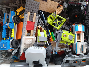 Suur kastitäis Lego originaaltükke (2 foto / 5)