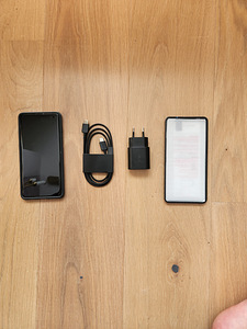 Samsung Galaxy S10+ (2 фото из 2)