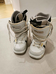 Naiste lumelauasaapad Vans (2 foto / 2)