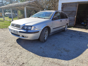 Volvo v40 1.9d (3 фото из 5)