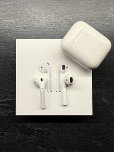 Оригинальные AirPods (1 фото из 2)