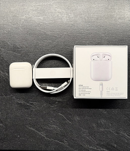 Оригинальные AirPods (2 фото из 2)