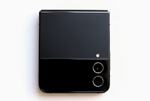 Продается SAMSUNG Galaxy Z Flip4 (2 фото из 7)