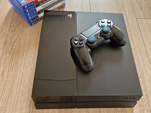 Playstation 4 ja mängud (1 foto / 2)