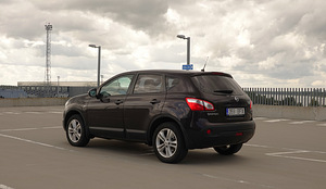 Nissan Qashqai Acenta 4x4 dCi 1.6 R4 96kW (6 foto / 15)