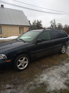 Volvo v40 (2 фото из 4)