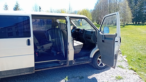 Volkswagen Caravelle 2.5 75kW (14 foto / 15)