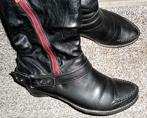 Tamaris nahast stiilsed mustad-punased saapad, s.39 (3 foto / 10)