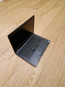 Dell Latitude E5470 sülearvuti (2 foto / 8)