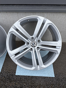 21-дюймовые диски Mallory для Volkswagen Touareg (5 фото из 8)