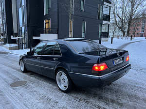 Мерседес-Бенц S300 (4 фото из 10)