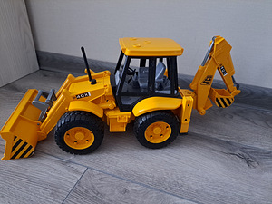 Трактор JCB (1 фото из 1)