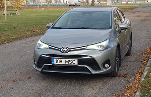 Toyota Avensis Active plus Navi 1.8 108kW (5 foto / 12)