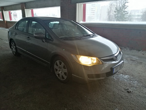 Honda civic 1.8 103 kw 2008 (8 foto / 14)