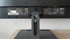 Lenovo 24" monitor (2 foto / 2)
