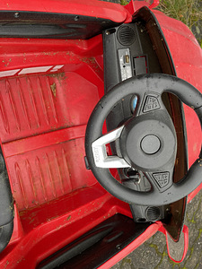 Raadioteel juhitav laste elektriauto (4 foto / 6)