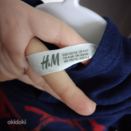 Кофта с капюшоном для мальчиков H&M размер 110/116 (фото #1)