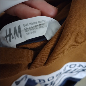 Кофта с капюшоном для мальчиков H&M размер 110/116 (6 фото из 6)