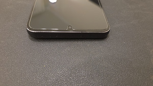 Samsung Galaxy S23, must (4 foto / 8)