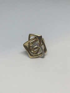 Золотое кольцо 750 пробы с бриллиантами (№635)