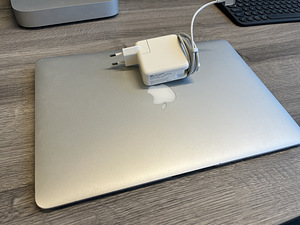 Macbook Air 13 i5, 4GB, 128SSD (6 foto / 8)